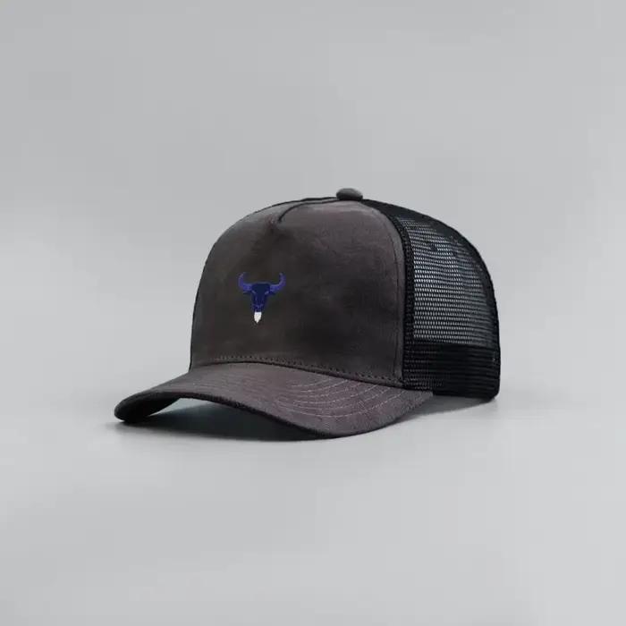 Chapeau de camionneur unisexe en maille et daim imprimé tête de taureau bleu