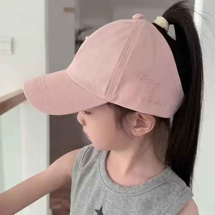 Casquette de baseball brodée avec un cœur d'amour Conception de queue vide Sangle réglable Chapeau de