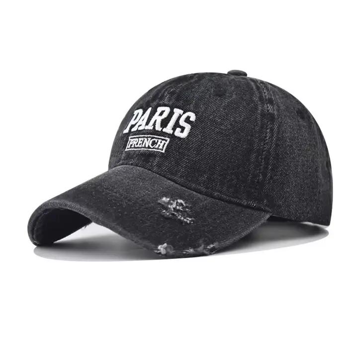 Chapeau de baseball en jean à trous