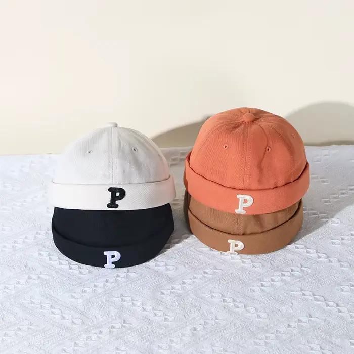 Chapeau sans bord brodé de lettres pour bébé