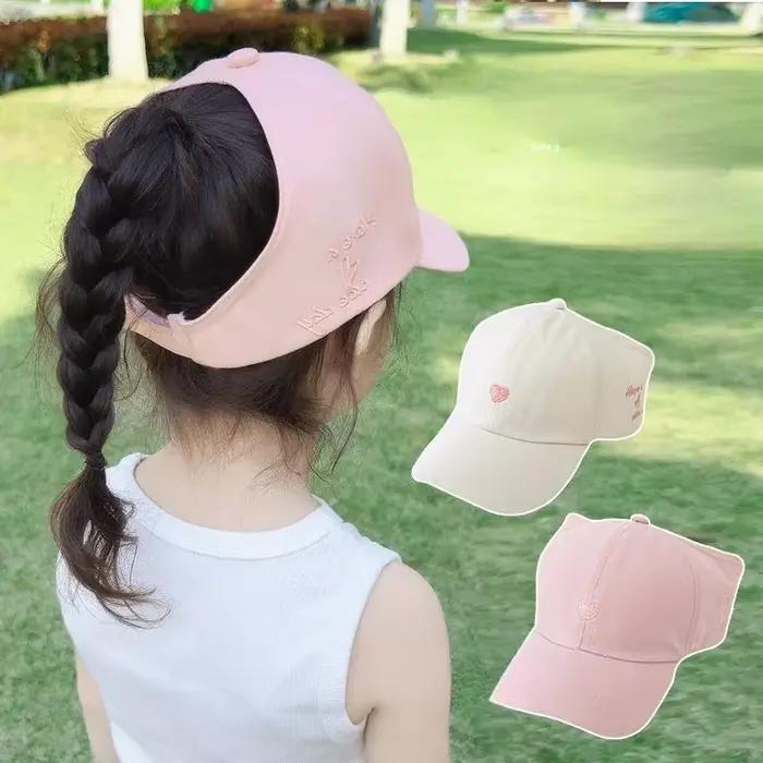 Casquette de baseball brodée avec un cœur d'amour Conception de queue vide Sangle réglable Chapeau de