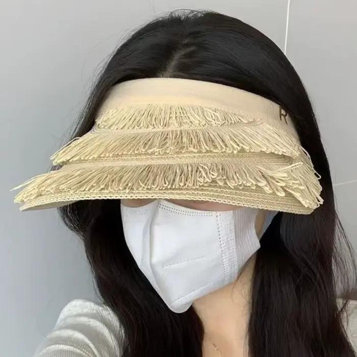 Chapeaux de paille à pampilles de styliste élégant