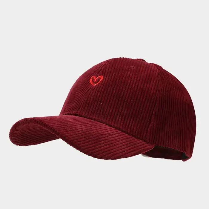 Casquette de baseball en velours cotelé unisexe avec broderie de coeur pour femmes et hommes toutes saisons occasions décontractées