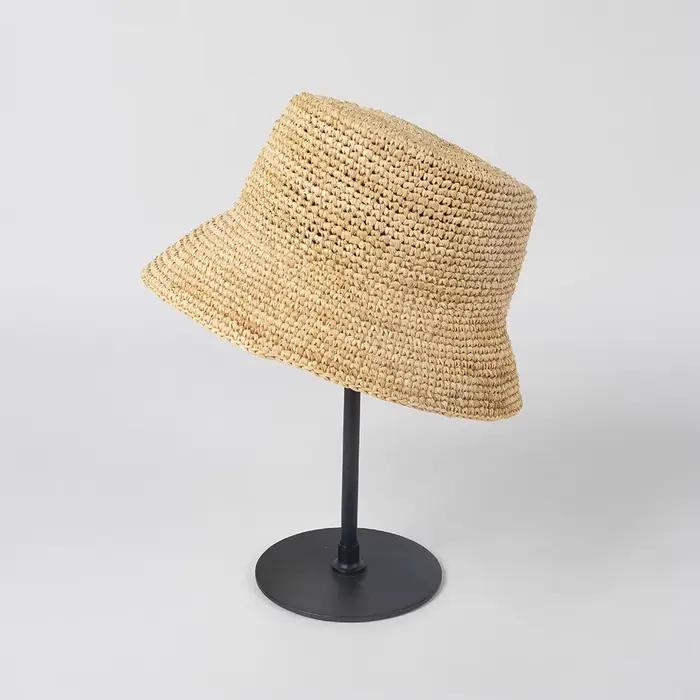 Chapeau de pêcheur en paille crocheté à la main