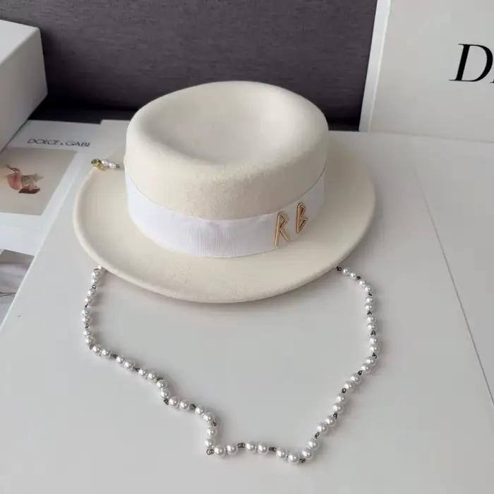 Chapeau Fedora de Luxe Rétro Brodé Lettres Perles Dorées pour Femme Automne Hiver