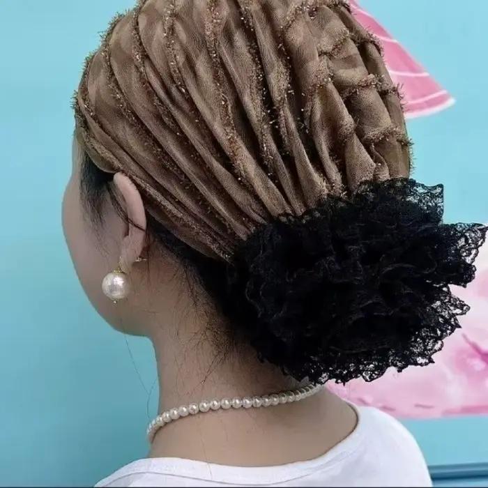 Bonnet polyvalent en dentelle douce