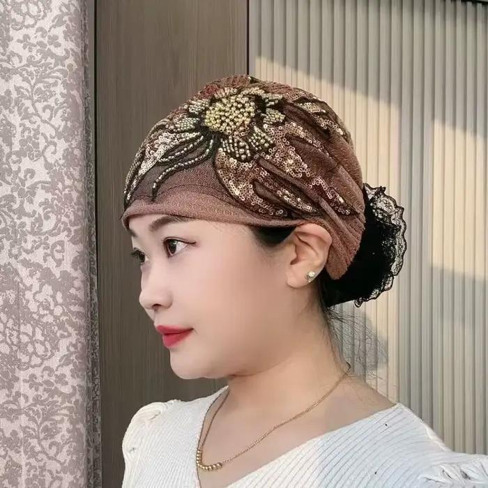 Nouveau bonnet brodé de fleurs