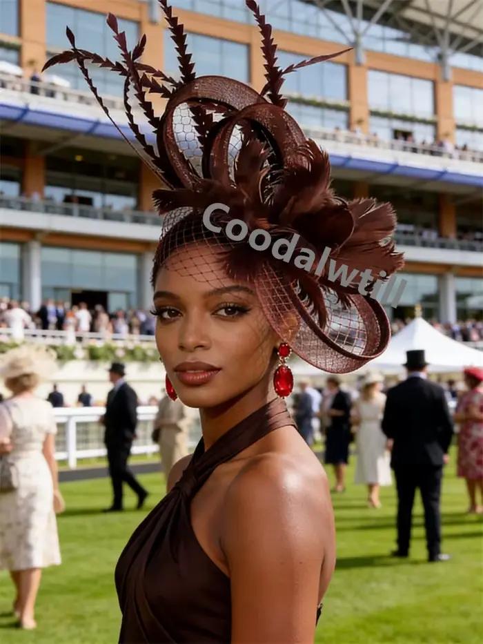 Dames violet plume cheveux pilulier Fascinator chapeau femmes élégant Royal Ascot maille chapeaux