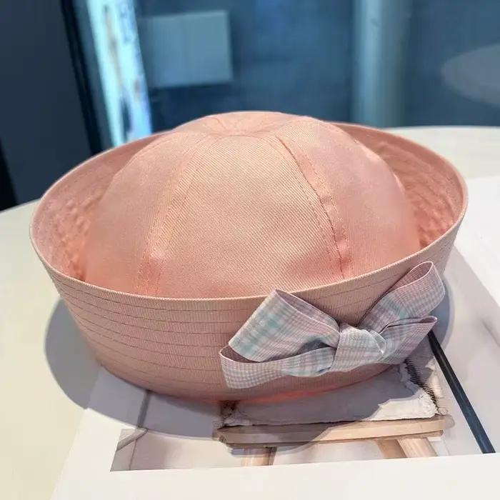 Chapeau de marin rose/blanc/bleu pour la plage