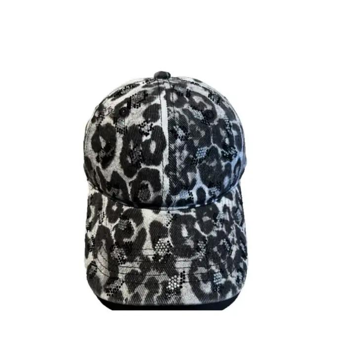 Casquette de baseball à imprimé léopard avec strass