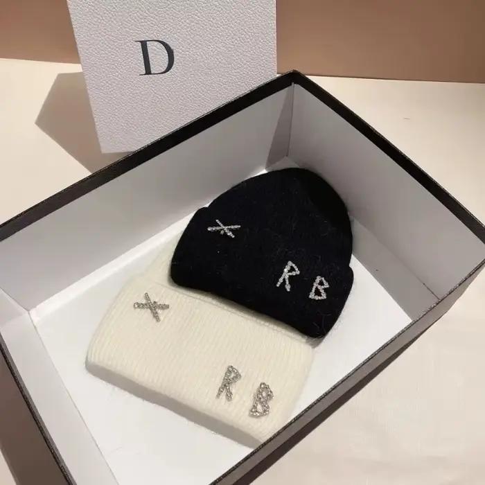 Véritable mode lapin cheveux diamant lettre chapeau femmes hiver chaud tricot