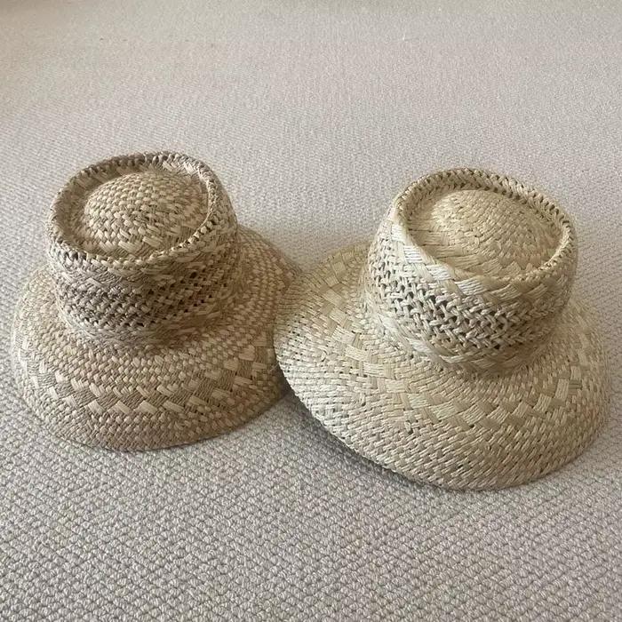 2025 nouveau Style rétro français respirant creux raphia chapeau de soleil dames été voyage mode Concave haut