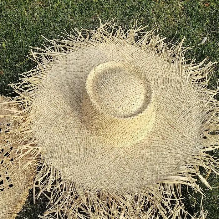Chapeau de paille à grand bord en raphia