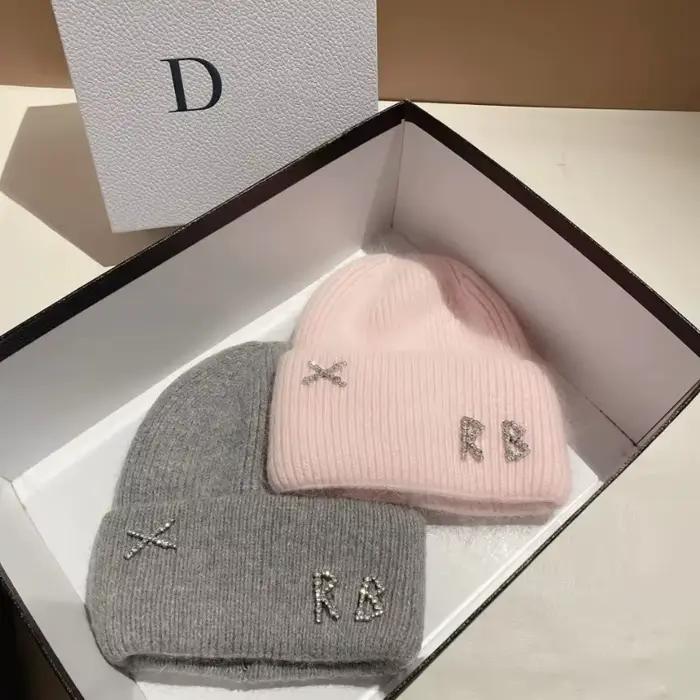 Véritable mode lapin cheveux diamant lettre chapeau femmes hiver chaud tricot