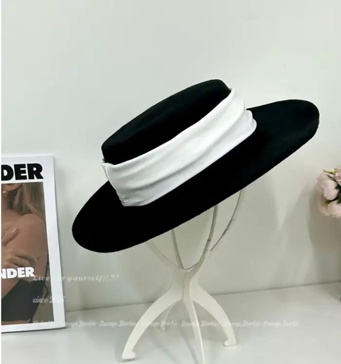 Chapeau pour femmes à couverture plate en laine noire élégant pour toutes les saisons et les occasions spéciales
