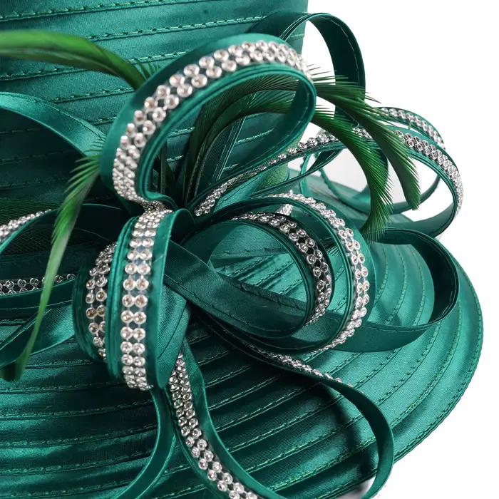 Chapeau de cocktail en satin vert élégant pour femmes