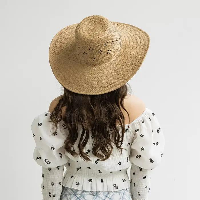 Chapeau de paille tricoté à la main avec un design ajouré pour les parents et les enfants – un incontournable pour les familles pour la protection solaire