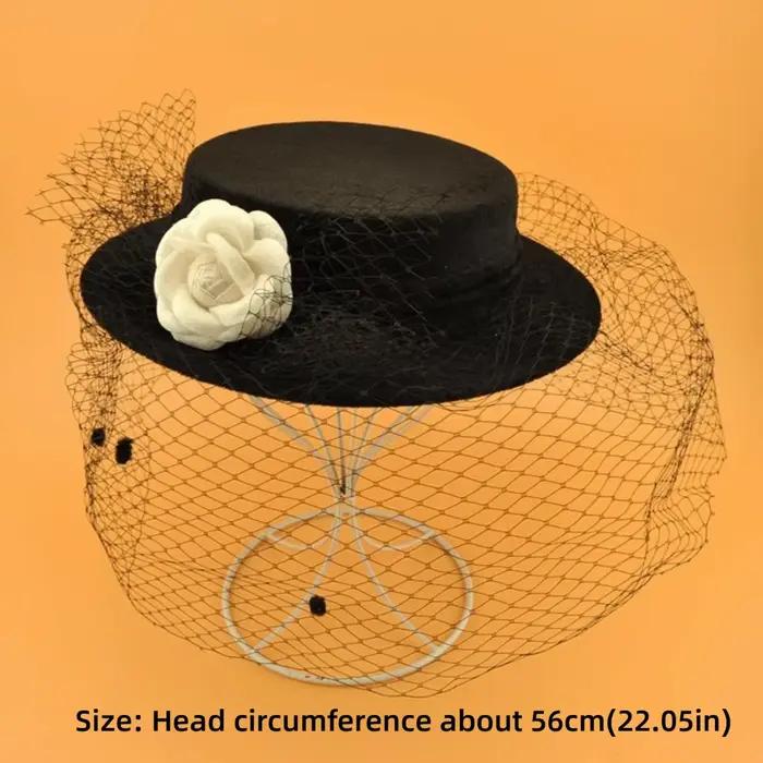 Chapeau haut-de-forme en maille camélia en velours noir