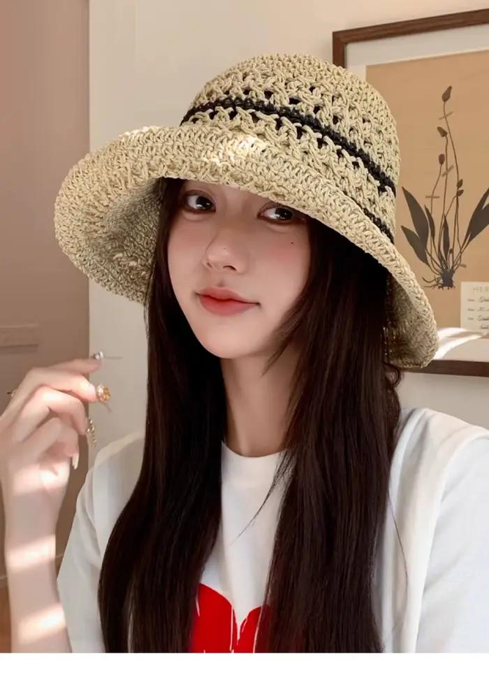 Chapeau de paille tricoté ajouré à rayures
