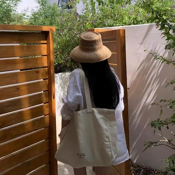 2025 nouveau Style rétro français respirant creux raphia chapeau de soleil dames été voyage mode Concave haut