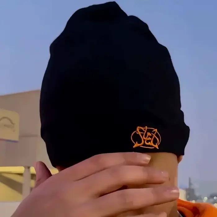 Bonnet en tricot noir unisexe tissu doux et chaud pour sports de plein air course à pied gym streetwear hiver automne été春夏秋冬适用运动黑针织帽男女通用舒适保暖适合户外运动跑步健身房街装