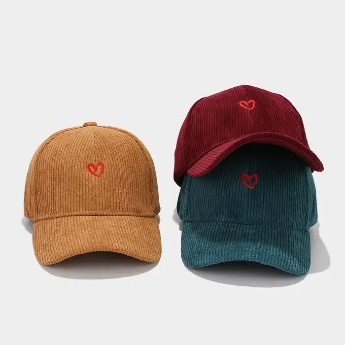 Casquette de baseball en velours cotelé unisexe avec broderie de coeur pour femmes et hommes toutes saisons occasions décontractées
