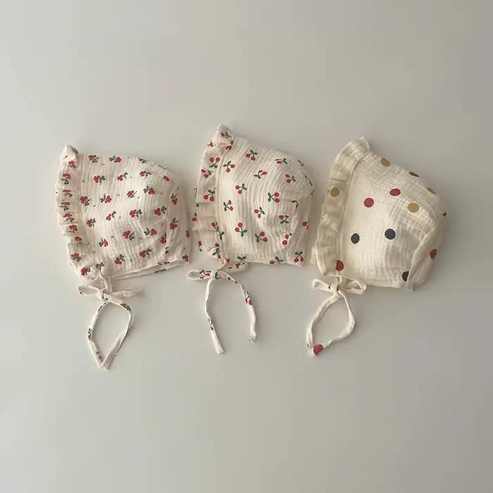 Bonnet floral mignon à volants pour nouveau-né