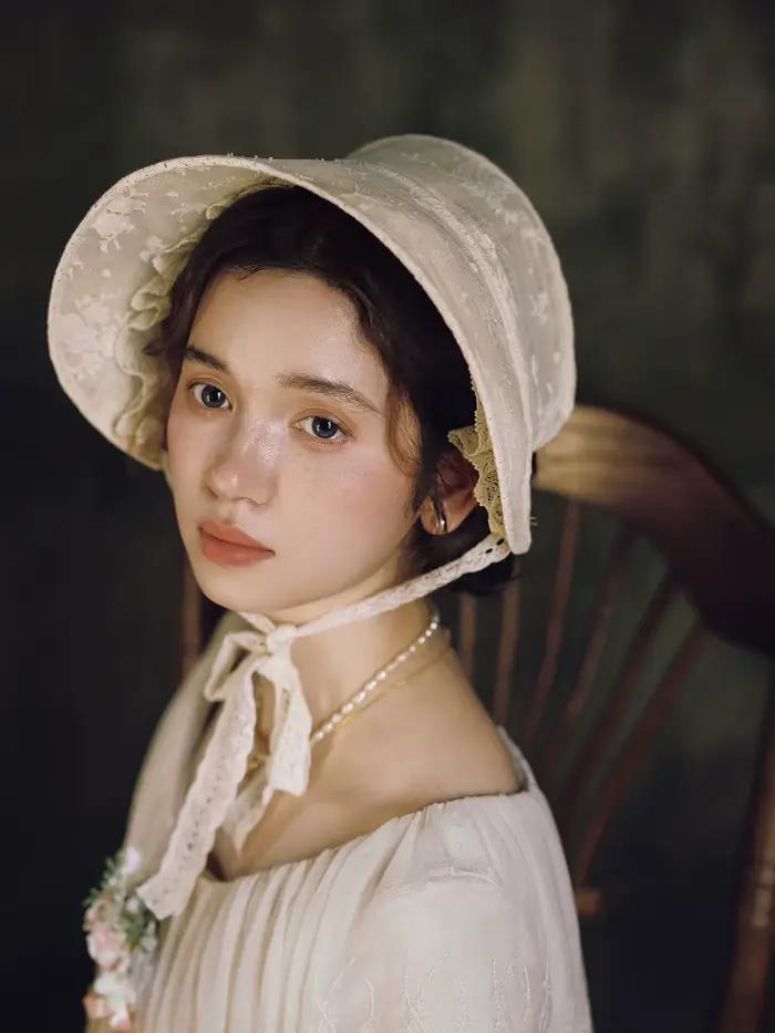 Chapeaux en dentelle au design original pour femmes