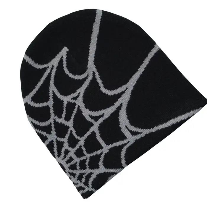 Bonnet en tricot avec toile d'araignée
