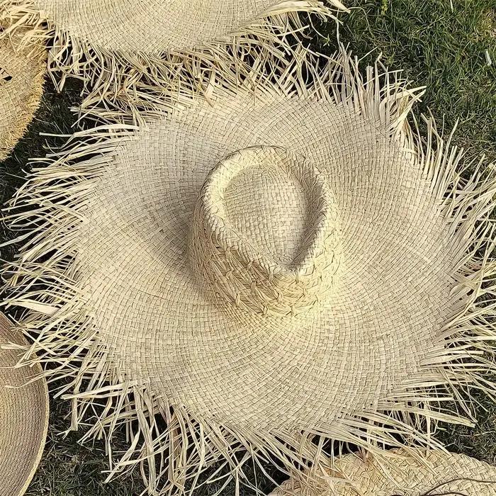 Chapeau de paille à grand bord en raphia