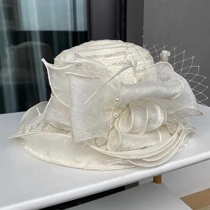 Chapeau d'église élégant pour femme à large bord