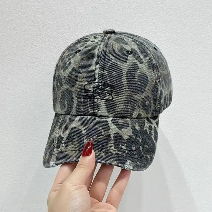 Accessoire de mode, chapeau rétro imprimé léopard