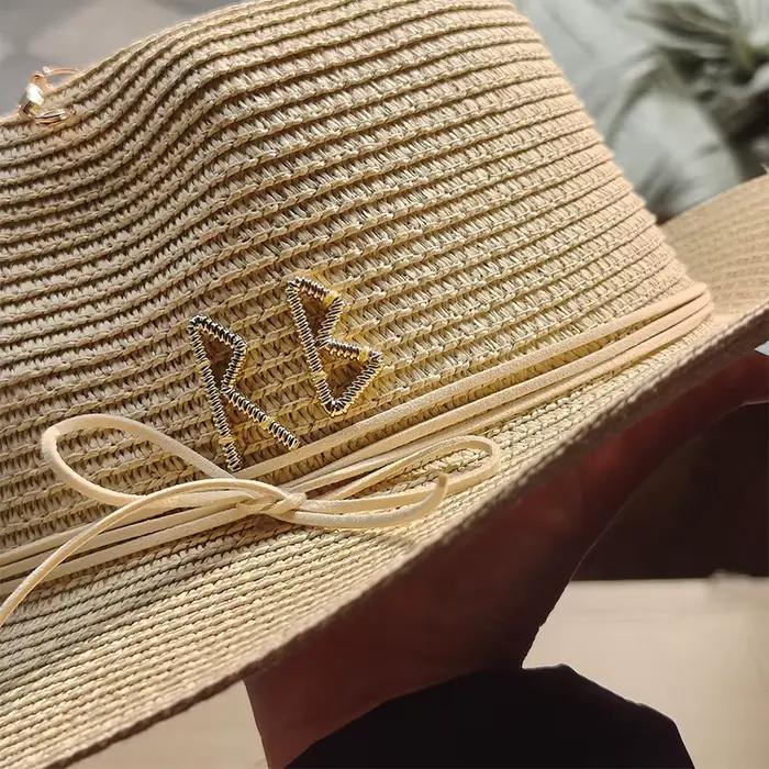 Chapeau Panama Tendance d'Été en Paille avec Lettres Métalliques Protection Solaire pour Femmes Hommes Vacances Plage Jazz Occasions Spéciales