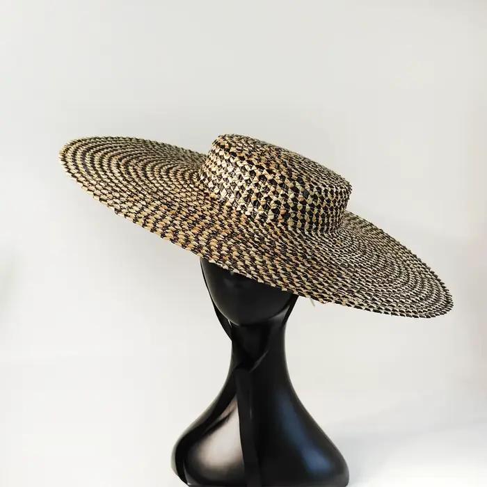 Chapeau de soleil en paille à large bord surdimensionné pour femme