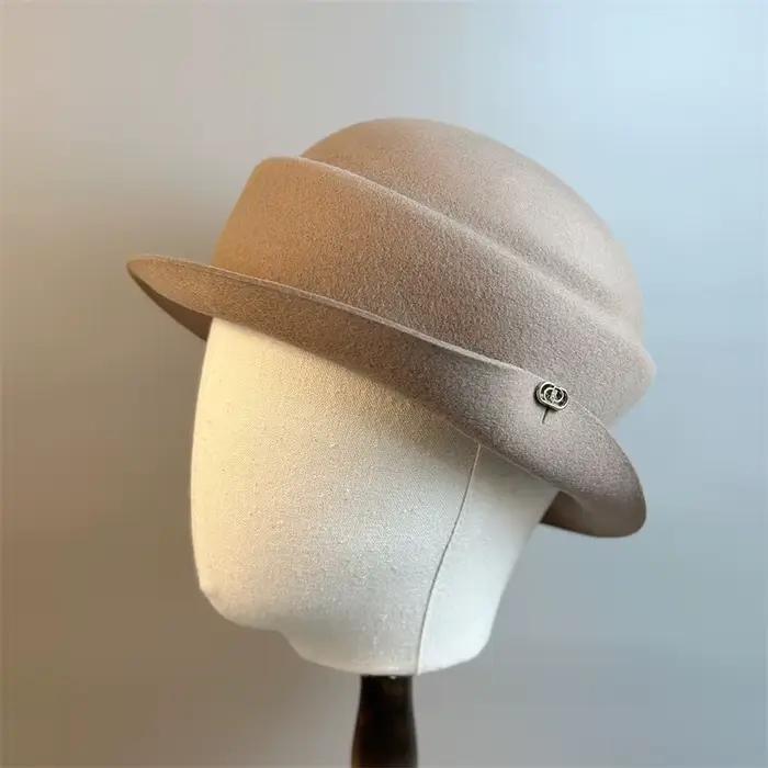 Chapeau en laine pour femmes