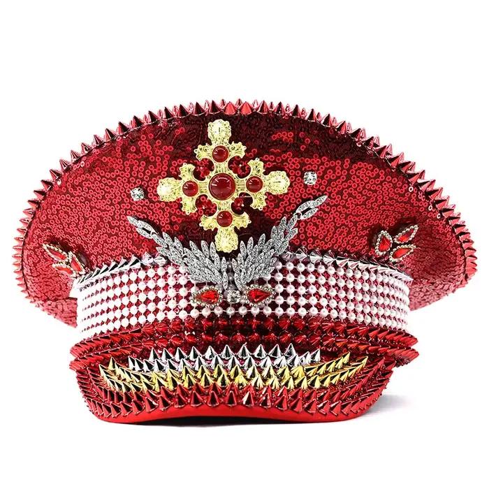 Chapeau de capitaine rouge fait à la main pour femmes et hommes, accessoire de fête et mascarade élégant et confortable