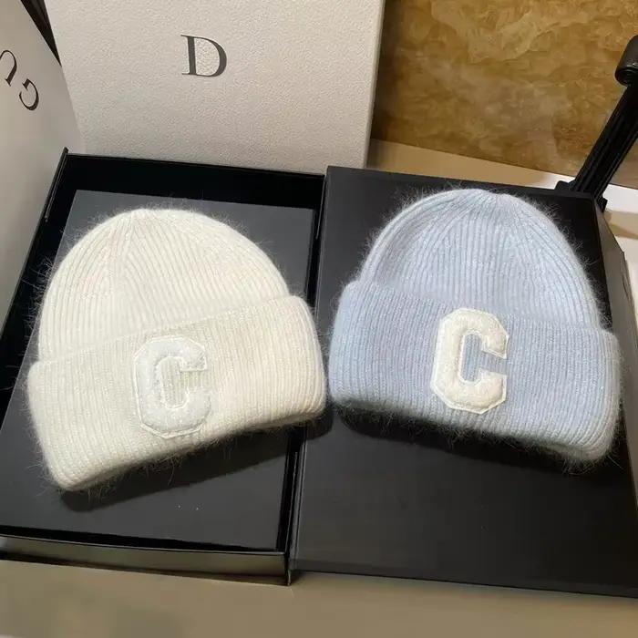 Mode C lettre lapin fourrure tricoté chapeau automne hiver garder au chaud bonnet pour l'extérieur épaissir