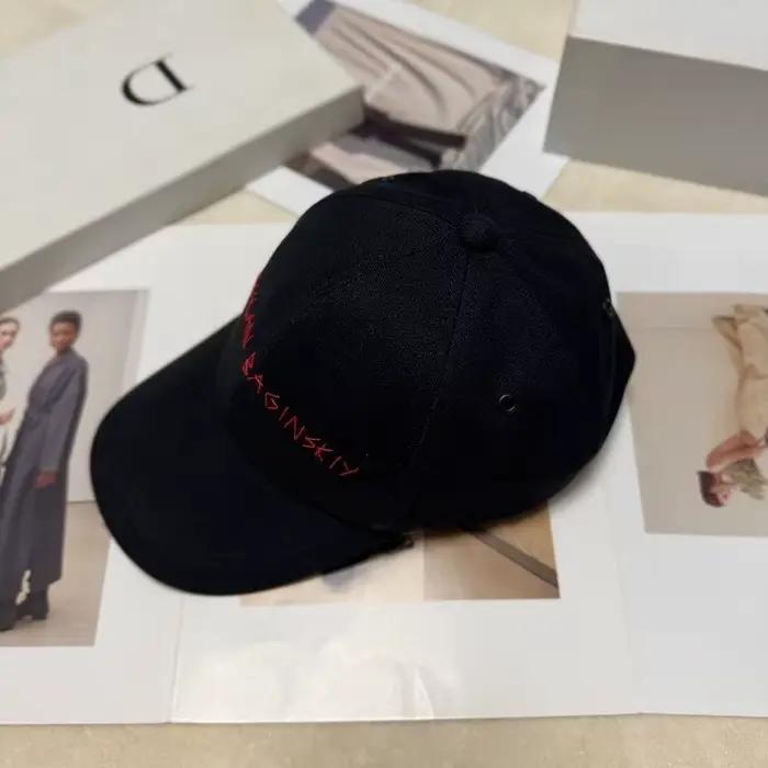 Casquettes de luxe pour femmes avec monogramme de marque