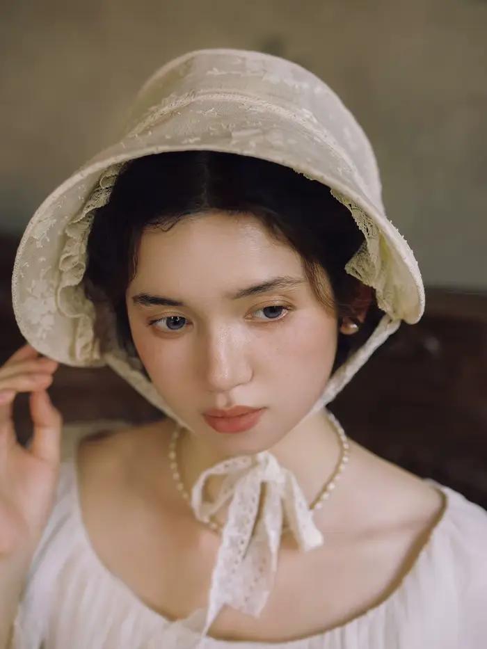 Chapeaux en dentelle au design original pour femmes