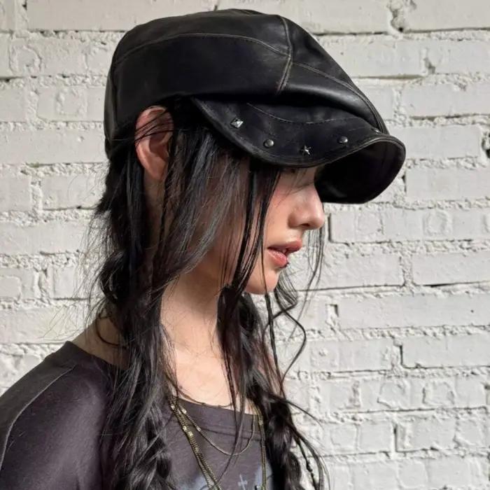 Casquette de style newsboy en cuir de haute qualité avec rivets métalliques pour hommes et femmes