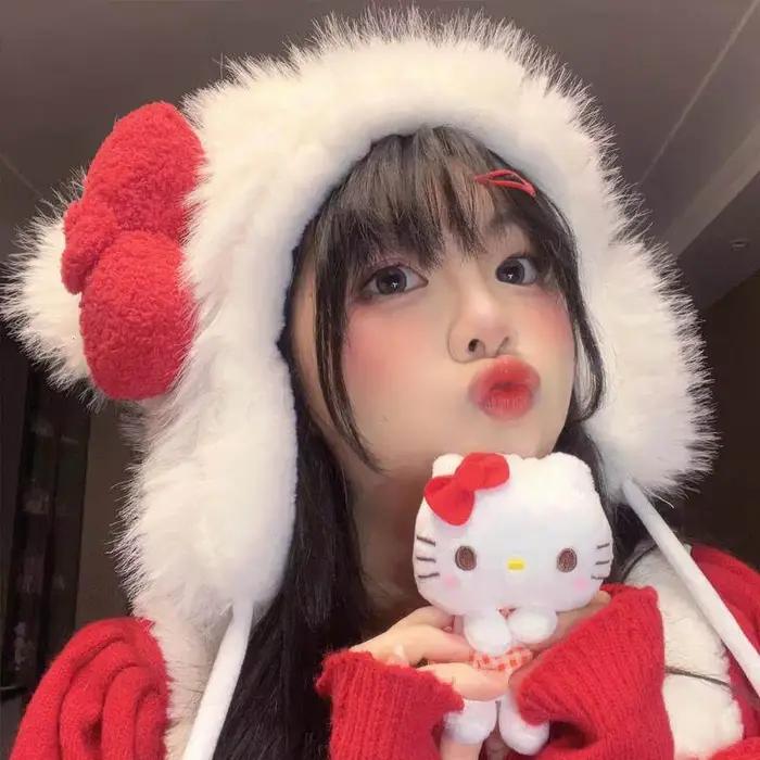 Bonnet Hello Kitty en flanelle confortable et élégant avec nœud pour les occasions hivernales et les activités de cosplay
