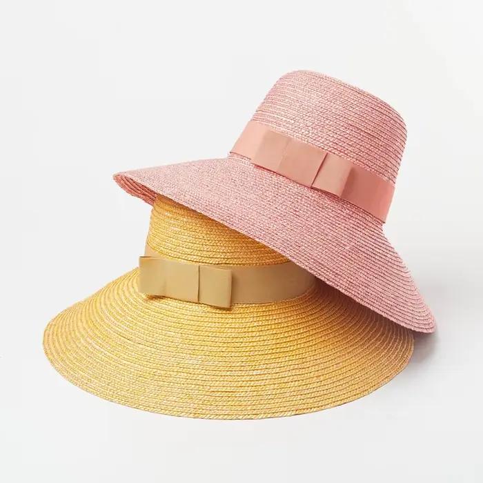 Chapeau de paille coloré avec nœud décoratif