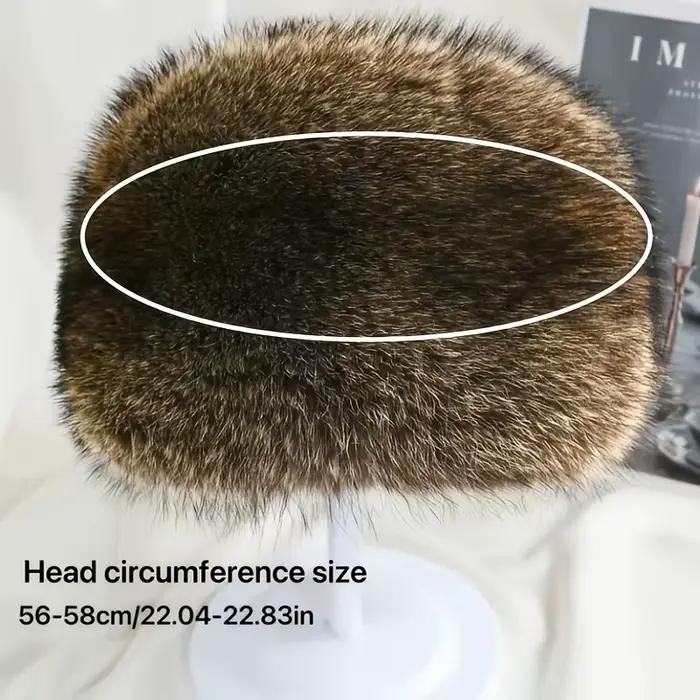 Un chapeau d'hiver pour femme en fausse fourrure confortable avec queue de raton laveur - Fibre de polyester épaisse et