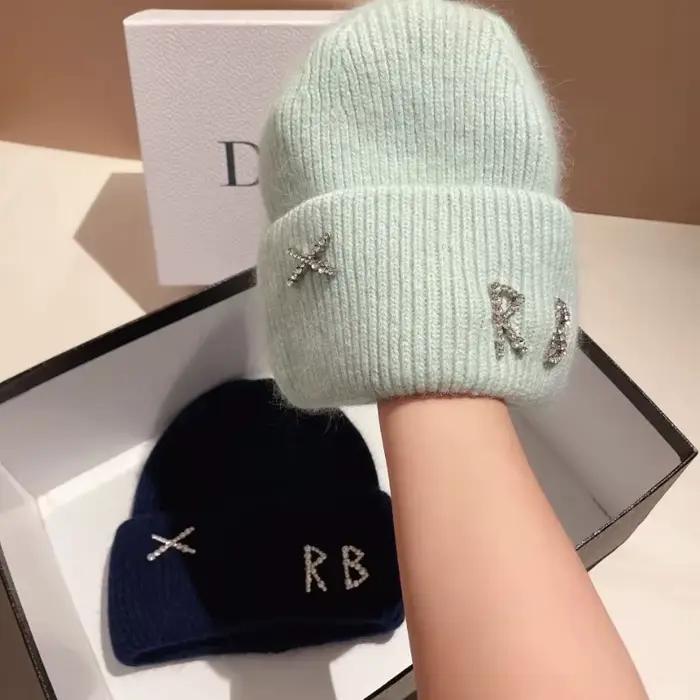 Véritable mode lapin cheveux diamant lettre chapeau femmes hiver chaud tricot