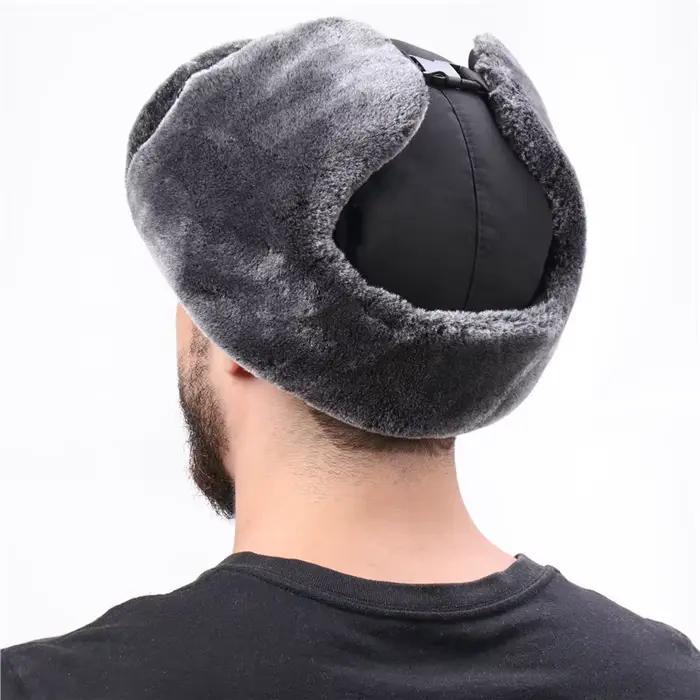 Casquette russe avec Badge soviétique