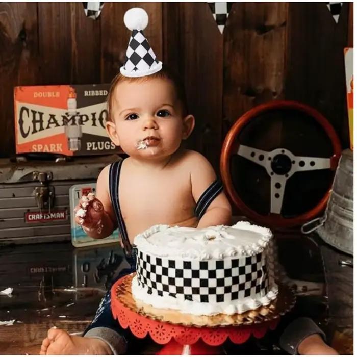 Chapeau d'anniversaire à carreaux noir et blanc pour fêtes de collecte de fonds et événements familiaux occassionnels
