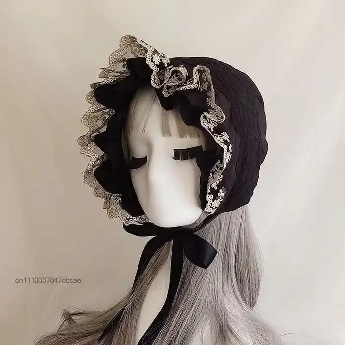 Bonnet vintage victorien en dentelle avec bordure florale à volants, style prairie/rural, pour fête, mariage ou événement, idéal pour les amoureux des pionnières victoriennes.